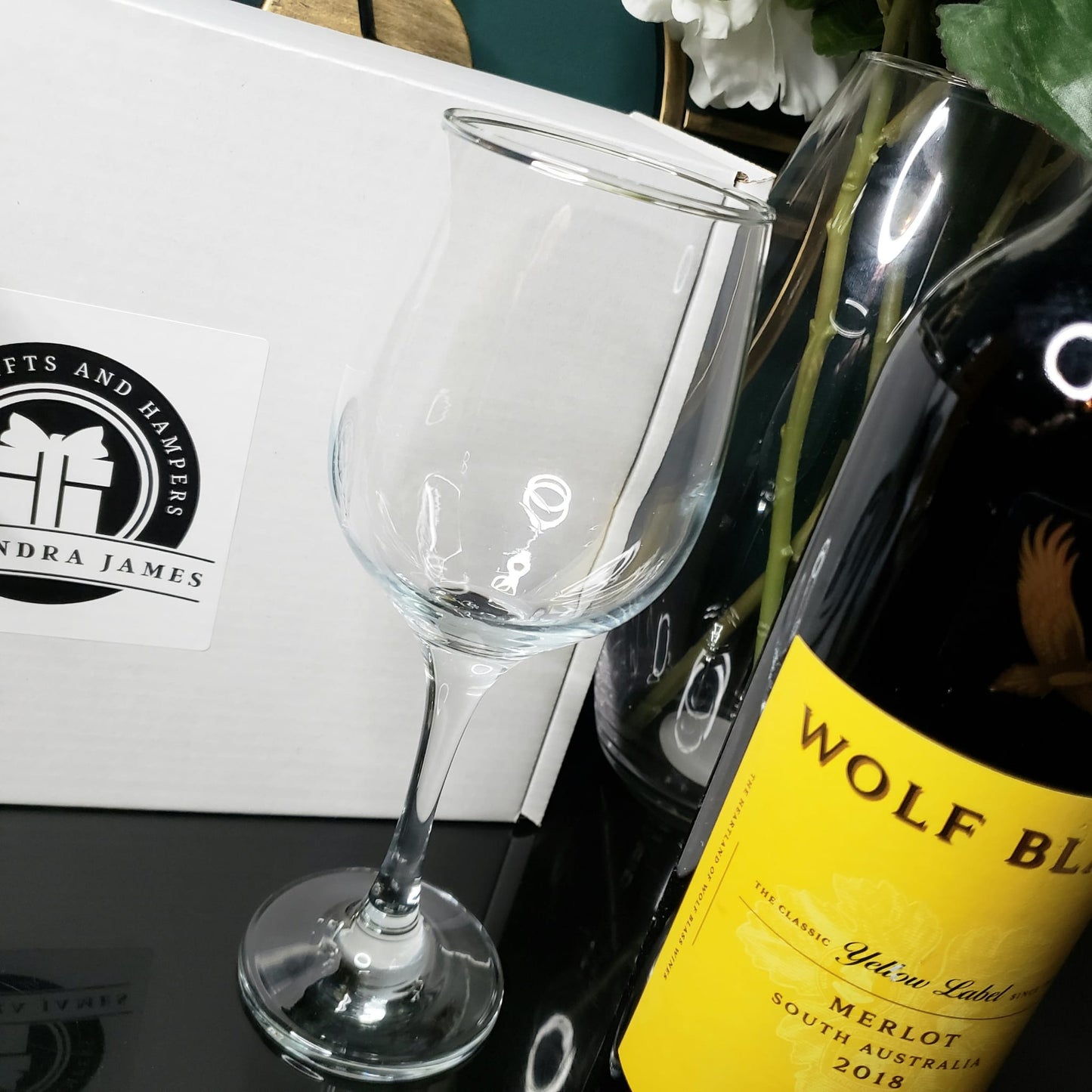 Red Wine, glass and Wine Aerator Gift Set